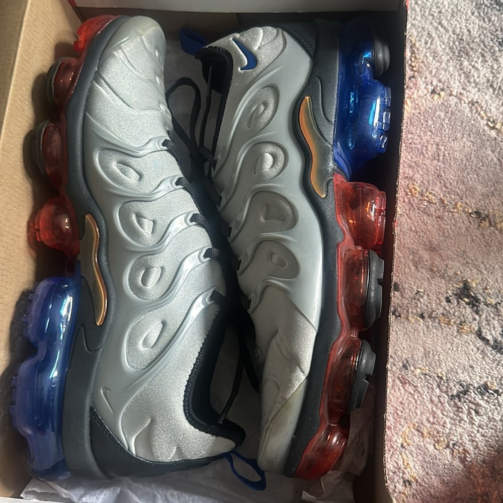 Preown lots of life men Nike Vapormax plus 11.5